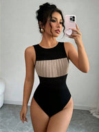 Damen Hochgeschnittener Badeanzug mit elegantem, rippierten Oberteil R&B