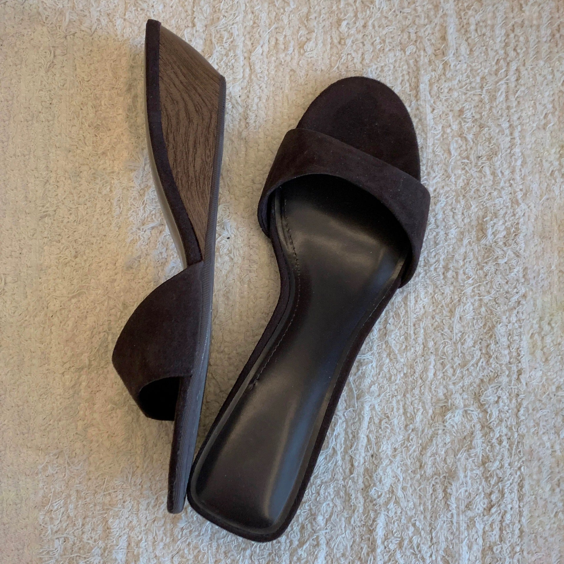 Damen Komfortable Wedgesandalen mit softem Obermaterial und ergonomischer Fußbettgestaltung R&B