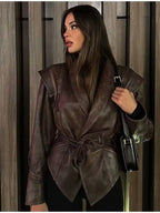 Damen taillierte Kunstlederjacke mit verspieltem Schnürdetail R&B