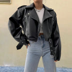 Damen Kunstleder Bikerjacke mit weitem Schnitt und umfangreichen Details R&B