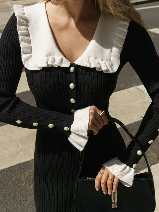 Damen Raffiniertes Strickkleid mit Rüschendetails und Perlknopfverzierung R&B