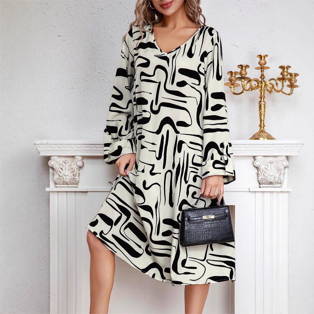 Damen Midikleid mit modernem Grafikdruck und V-Ausschnitt R&B