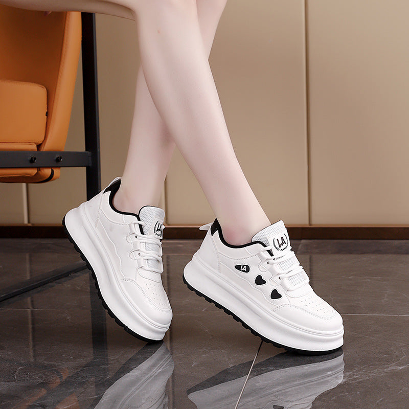 Damen Sportliche Sneakers mit Herz-Akzenten und kompaktem Profil R&B