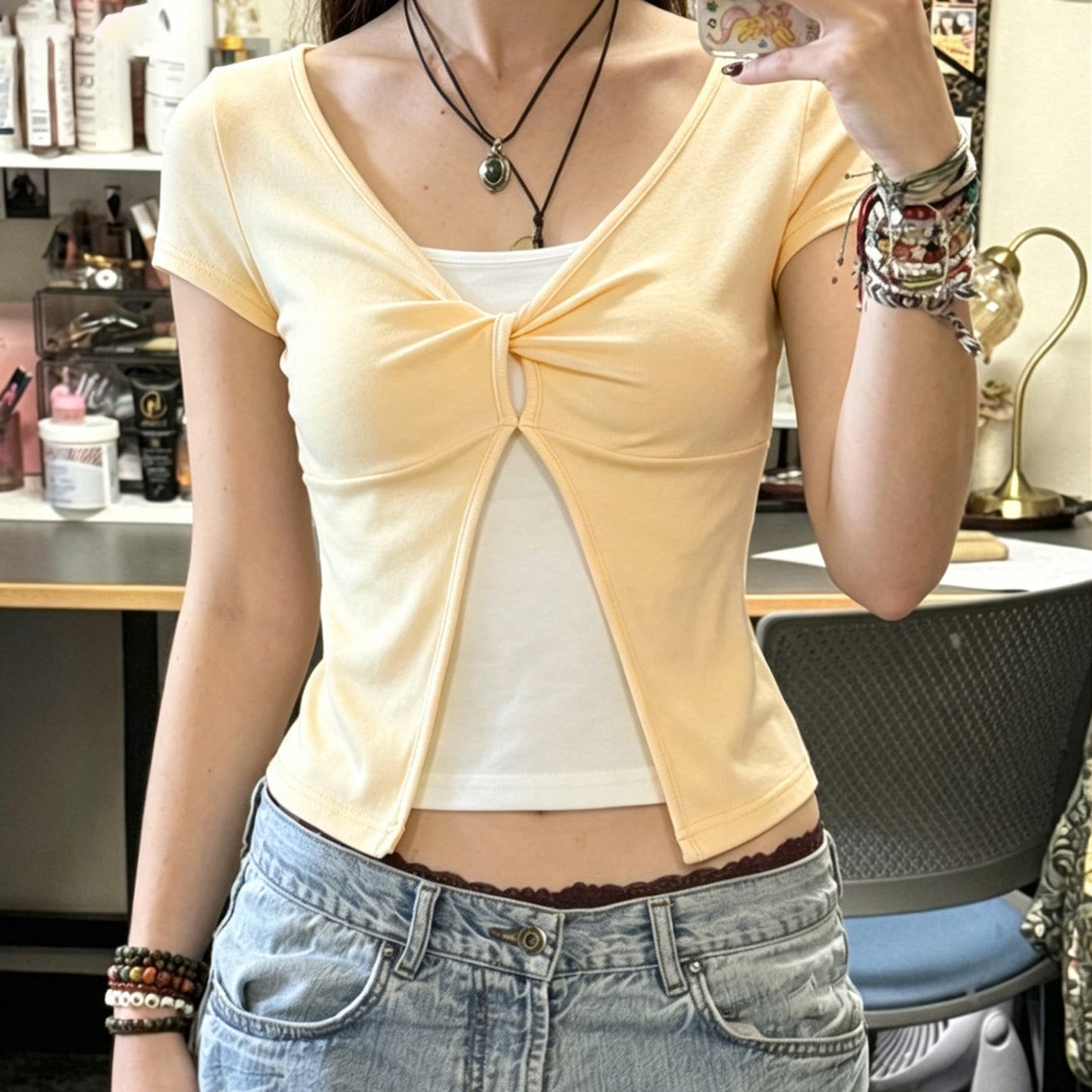 Damen Süßes kurzes T-Shirt mit Knoten-Design und Cut-out-Details R&B