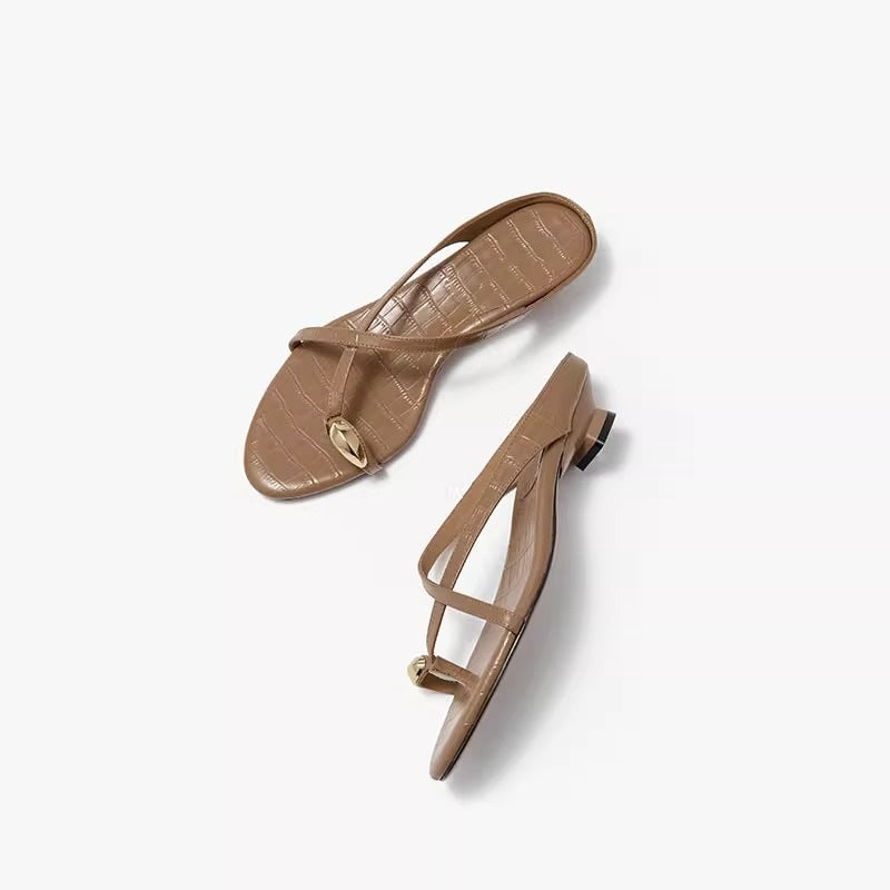 Damen Zehentrenner mit elegantem Riemendesign und hochwertigem Metallic-Detail R&B