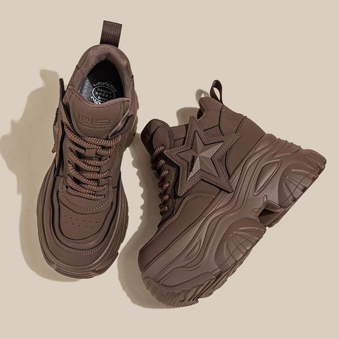 Damen Sportliche Plateau-Sneaker mit markantem Sternapplikation