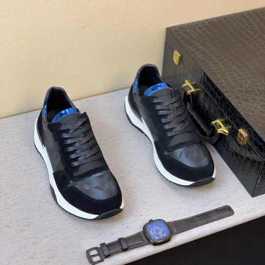 Damen Sportliche Sneakers mit robuster Wildleder-Oberfläche und modernen Designelementen R&B