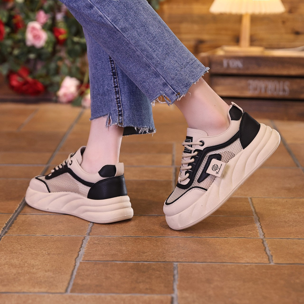 Damen Sportliche Sneaker mit atmungsaktiver Mesh-Oberfläche und dämpfender Sohle R&B