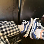Damen Modische Sneakers mit trendiger Oberflächengestaltung