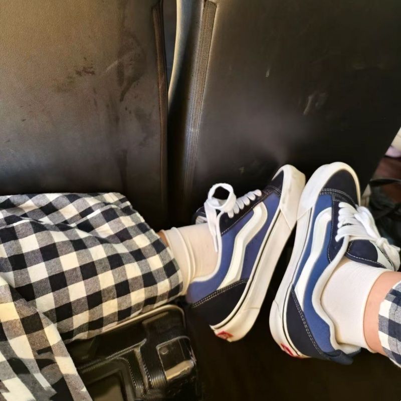 Damen Modische Sneakers mit trendiger Oberflächengestaltung
