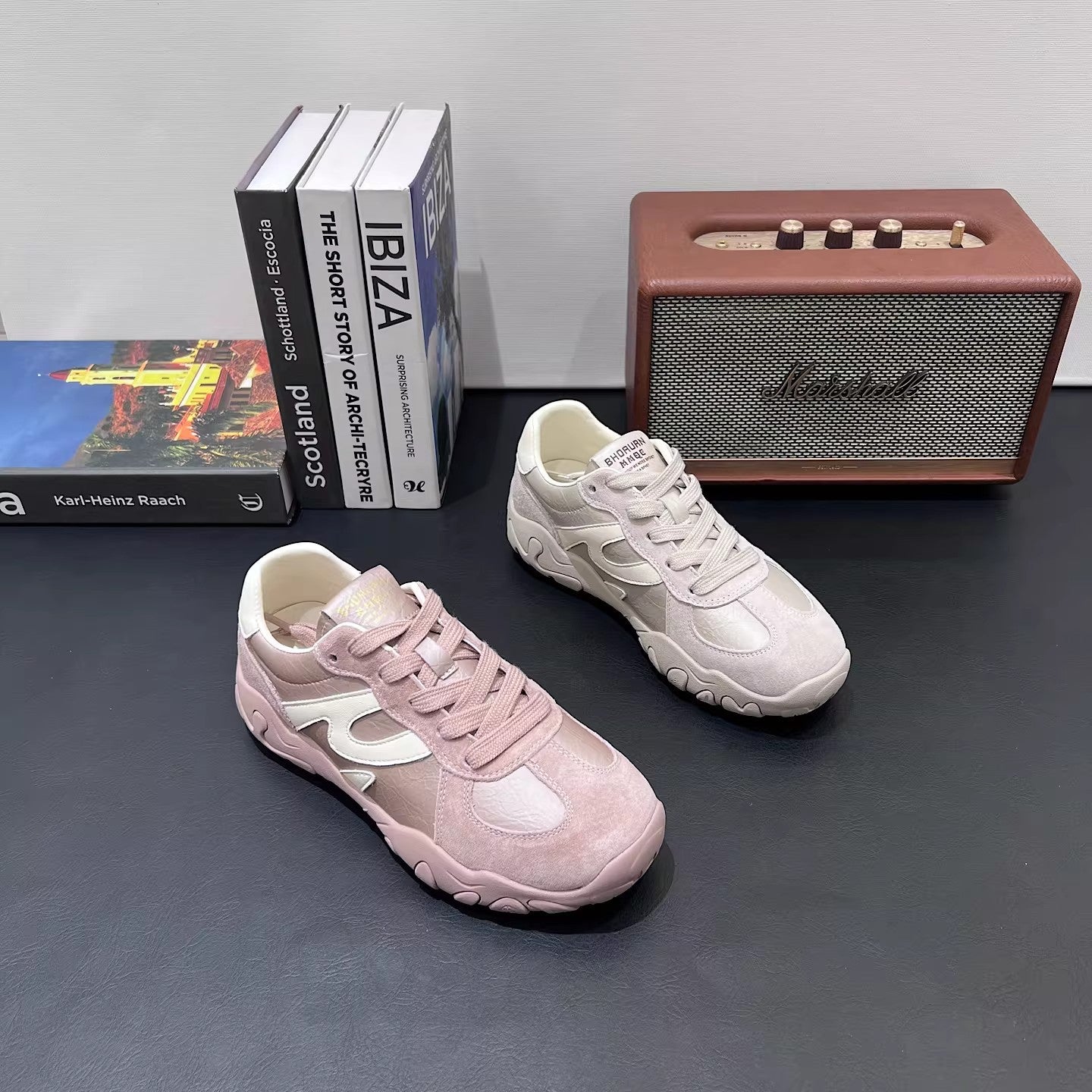 Damen modische Sneakers mit atmungsaktivem Obermaterial und innovativer Dämpfungstechnologie R&B