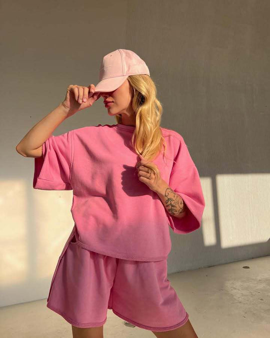 Damen lässiges Freizeitensemble mit oversized T-Shirt und bequemen Shorts R&B
