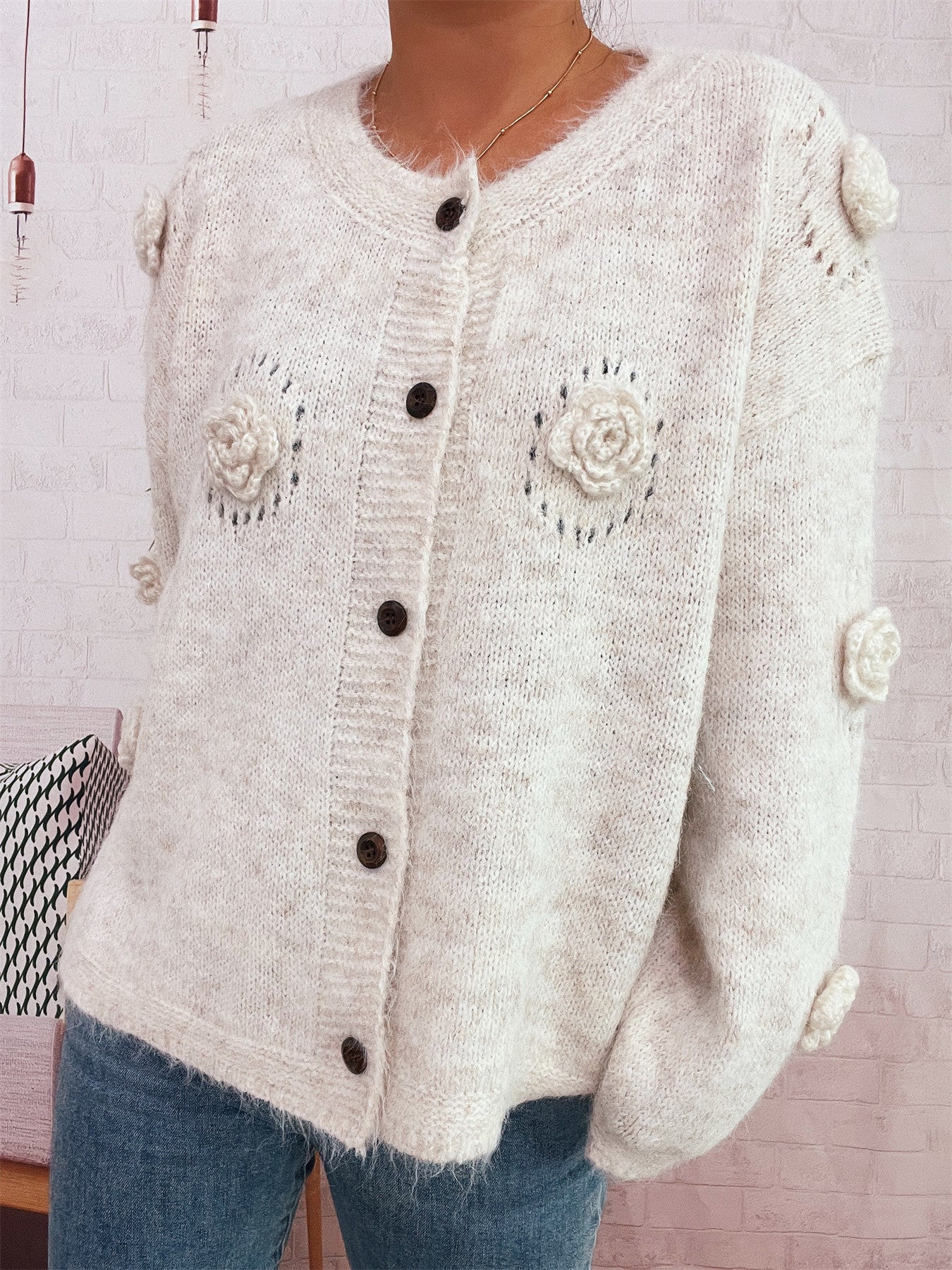 Damen Strickjacke mit floralen Applikationen und dekorativen Knöpfen R&B
