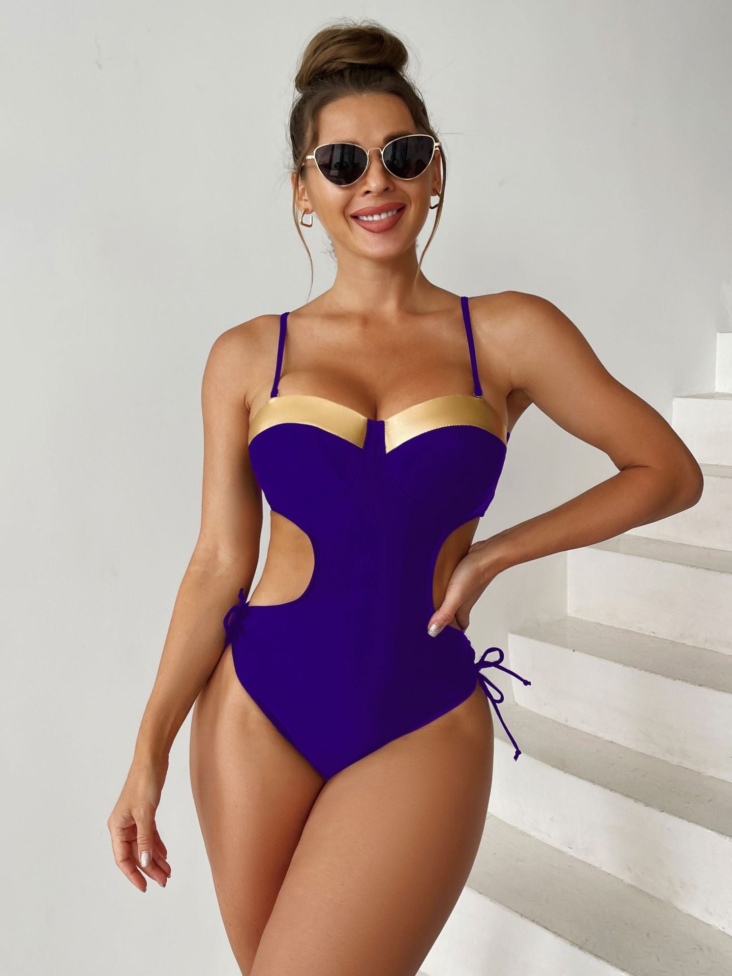 Damen Einteiler Badeanzug mit aufregenden Cut-Out-Details R&B