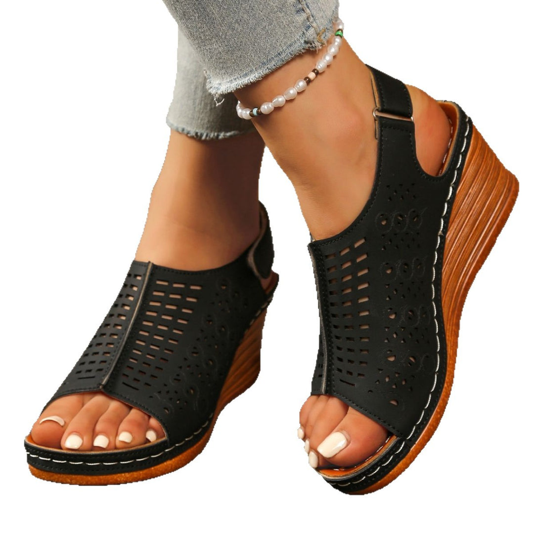 Damen Wedge-Sandaletten mit perforierter Oberfläche und elastischem Riemen R&B