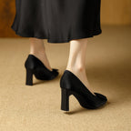 Damen elegante Pumps mit modischer Faltenapplikation und stabiler Absatzhöhe
