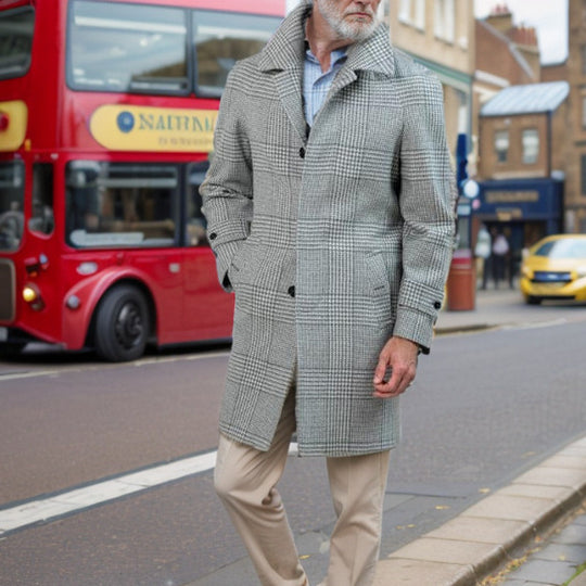 Herren modischer Trenchcoat mit praktischen Taschen und modernem Schnitt R&B