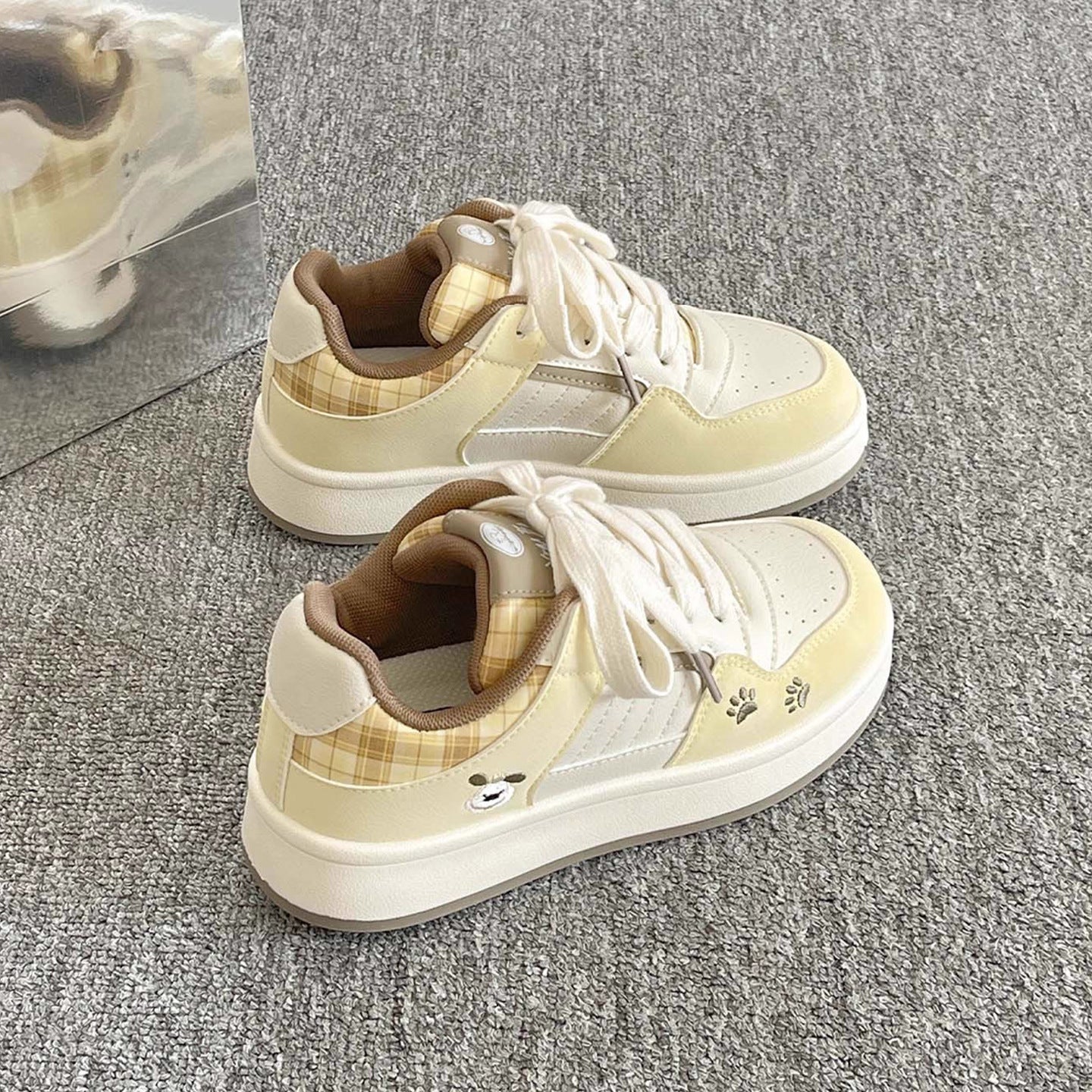 Damen Sneakers im verspielten Karo-Look mit Tiermotiven und bequemer Dämpfung