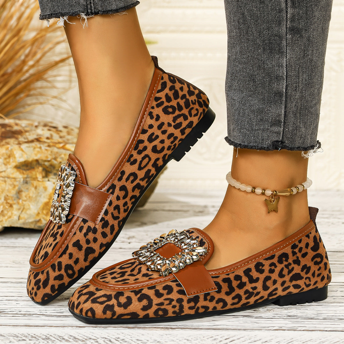Damen elegante Ballerinas mit geschmackvollem Tiermuster und funkelndem Schmuckdetail R&B