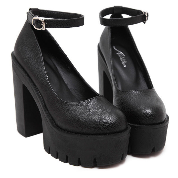 Damen Plateau-Pumps mit eleganter Doppelriemenführung und rutschfester Sohle R&B