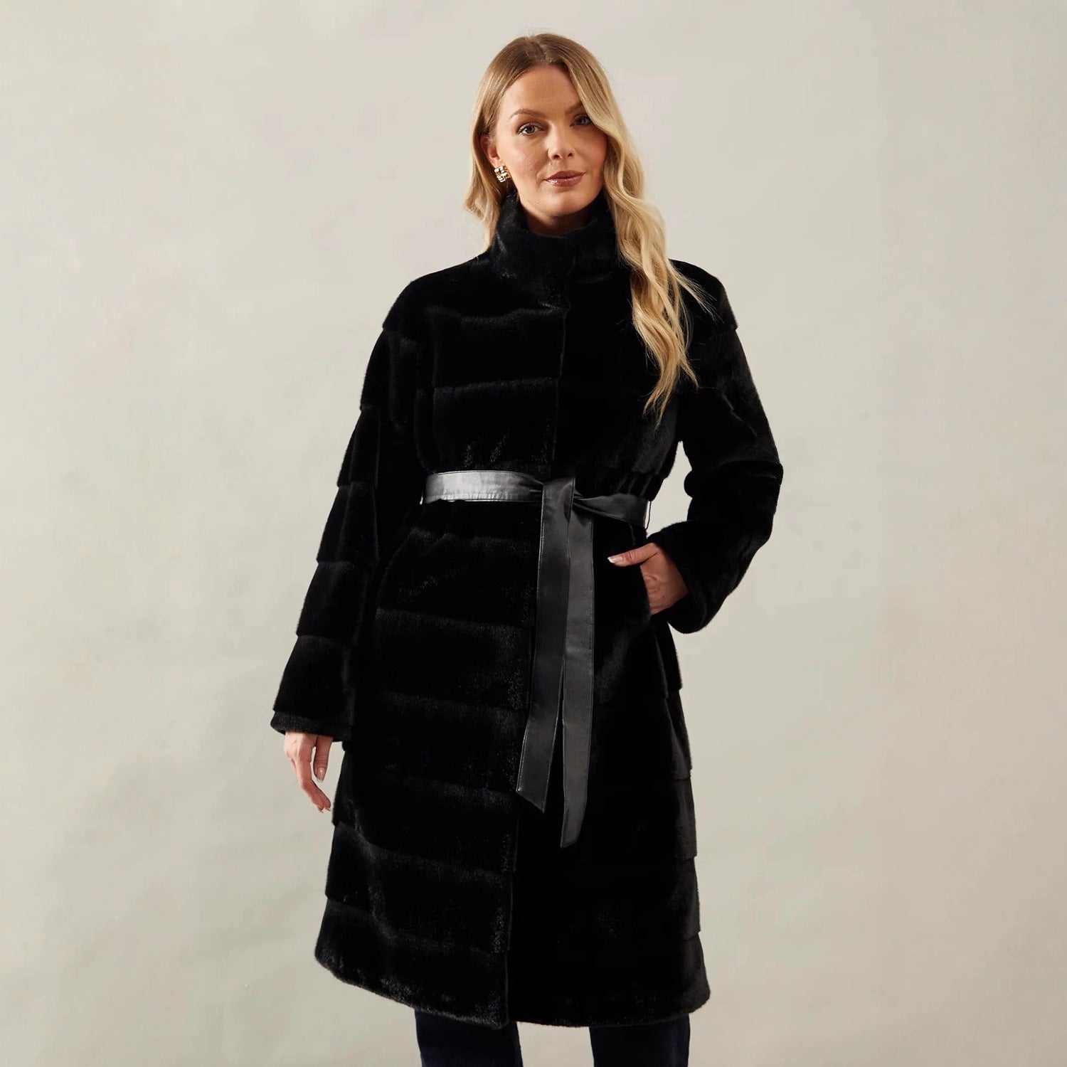 Damen Markante Kuscheljacke mit eingefasstem Gürtel R&B