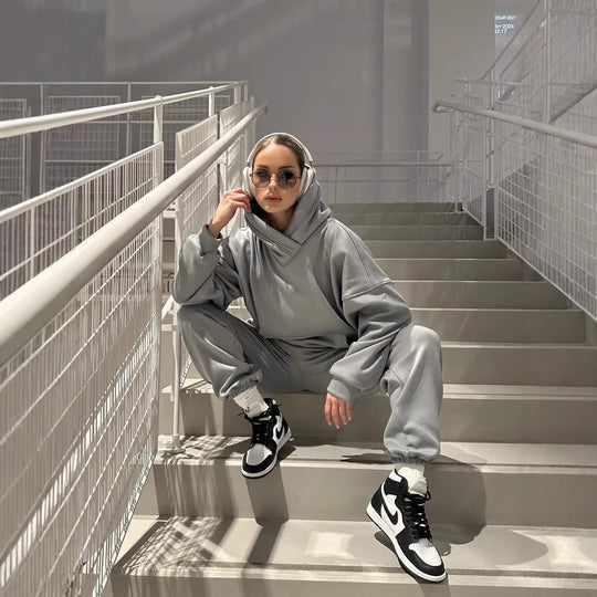 Damen gemütlicher Oversized Hoodie mit intuitivem Kordelzug und passender Jogginghose R&B
