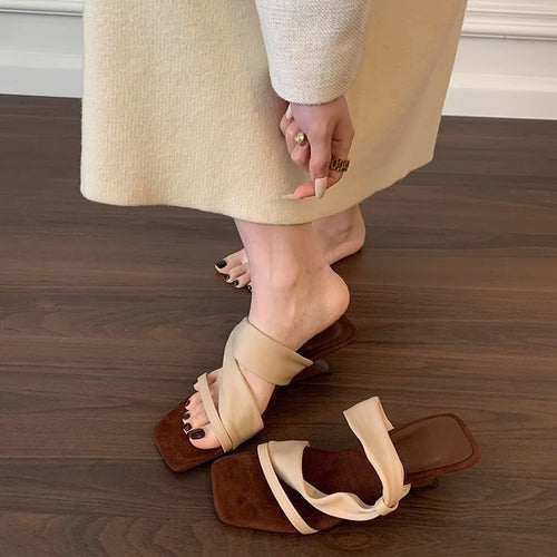 Damen Bockabsatz Mules mit strapazierfähigem Obermaterial und elegantem Riemendesign R&B