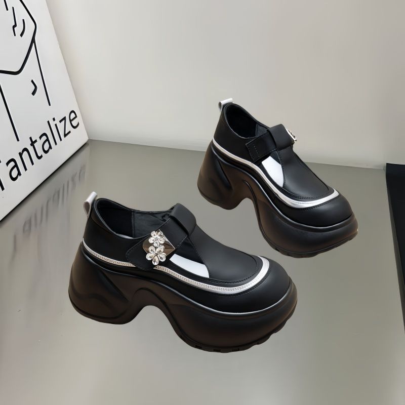 Damen modische Clogs mit auffälligem Absatz und Schmuckdetails R&B