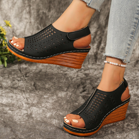 Damen Wedge-Sandaletten mit perforierter Oberfläche und elastischem Riemen R&B