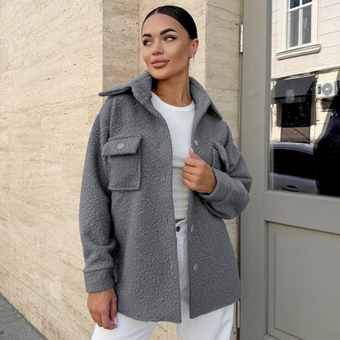 Damen Flauschige Utility-Jacke mit großen Taschen und Knopfdetails R&B