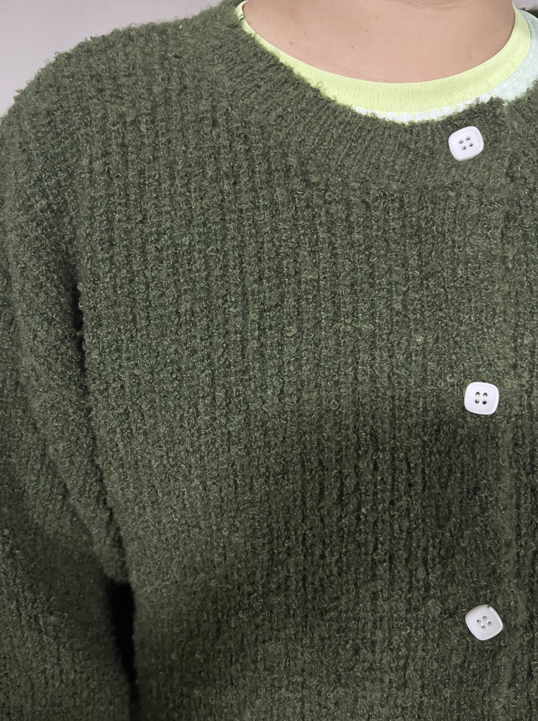 Damen Kuscheliger Strickpullover mit Knopfleiste und lässigem Schnitt R&B