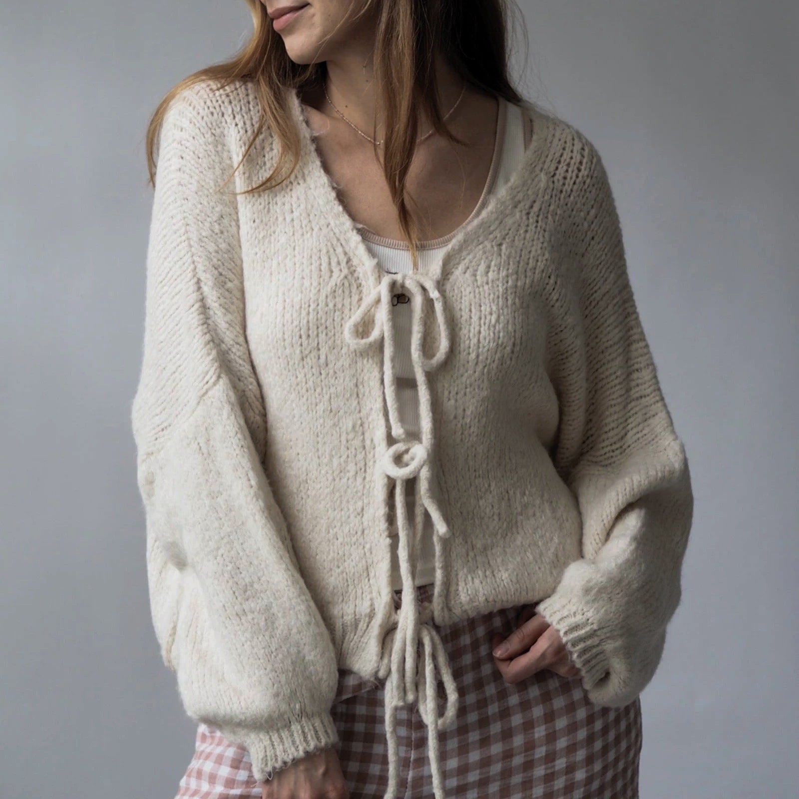 Damen Kuscheliger Strickcardigan mit großzügigem Schnitt und dekorativen Kordeln R&B