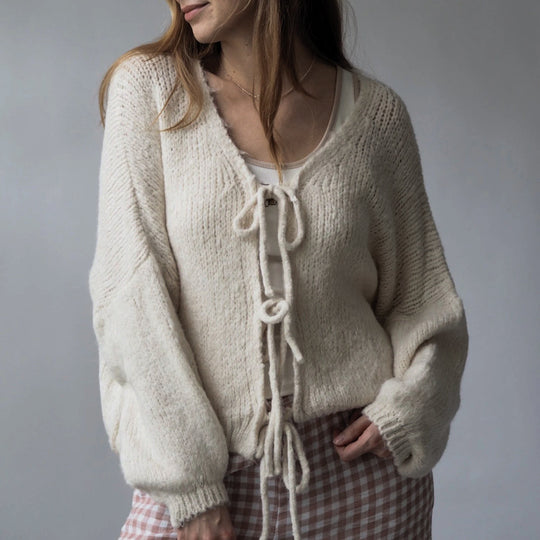 Damen Kuscheliger Strickcardigan mit großzügigem Schnitt und dekorativen Kordeln R&B