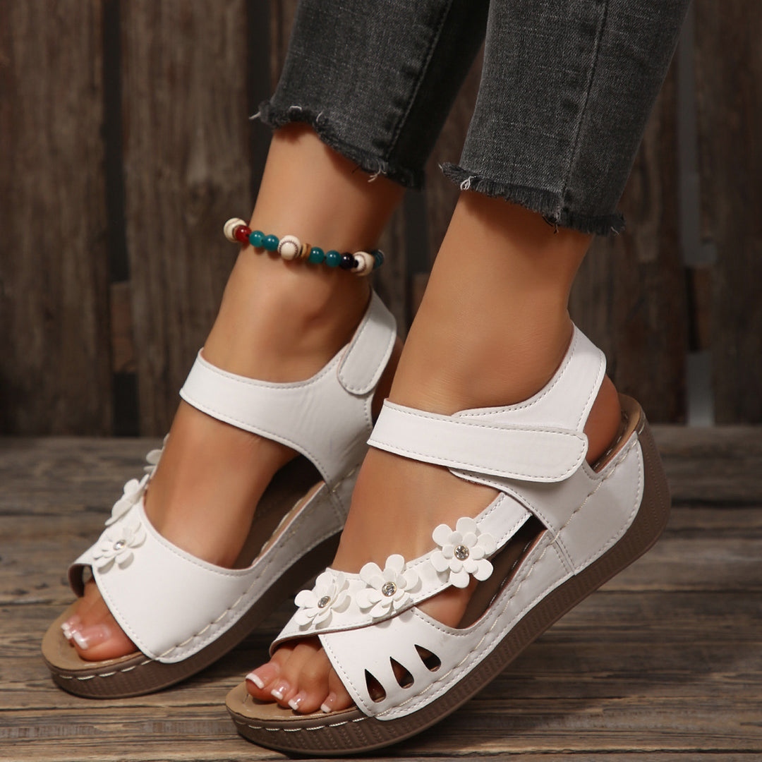 Damen Plateau-Sandalen mit floralen Akzenten und buntem Design R&B