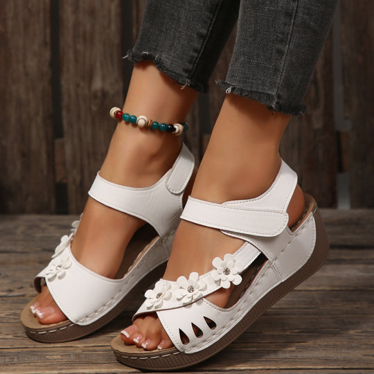 Damen Plateau-Sandalen mit floralen Akzenten und buntem Design R&B