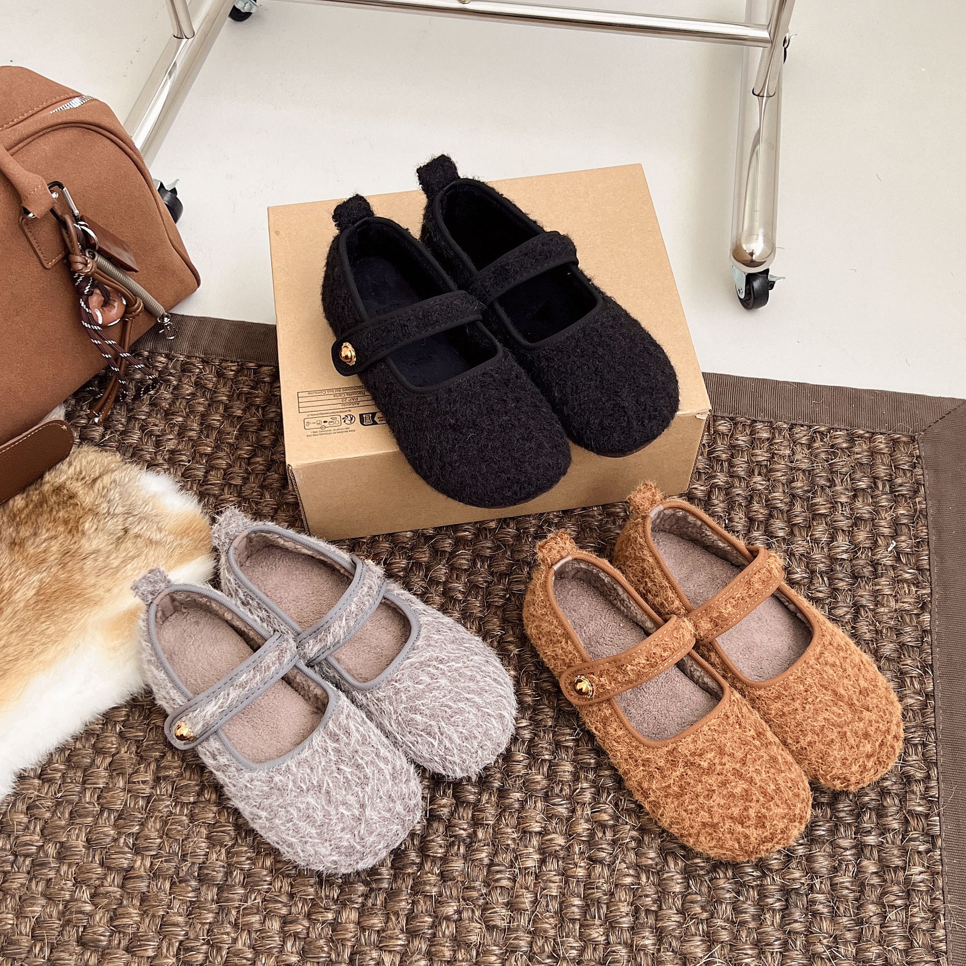 Damen Hausschuhe mit weichem Futter und verstellbarem Riemen