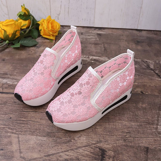 Damen Slip-On Sneakers mit romantischem Spitzen-Design und bequemer Sohle R&B