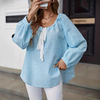 Damen Bluse mit schmeichelndem Rundhalsausschnitt und eleganten Rüschendetails