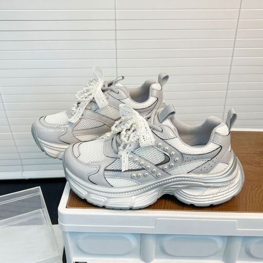Damen Sportliche Chunky Sneaker mit extravagantem Perlenschmuck R&B