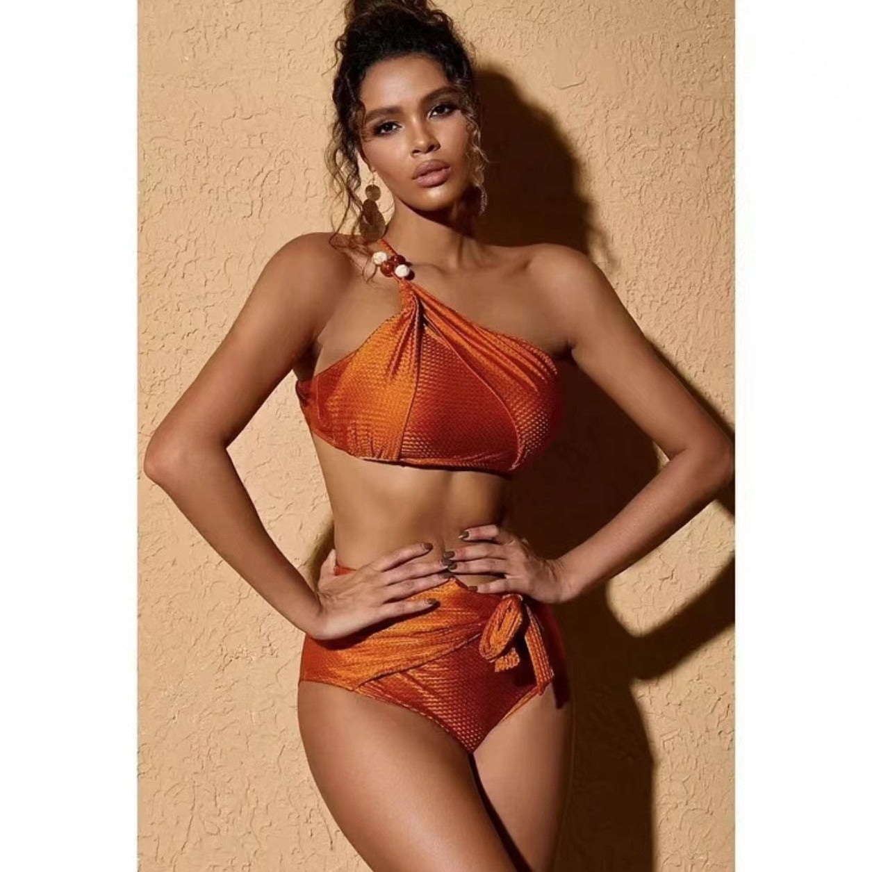 Damen Bikini-Set mit asymmetrischem Oberteil und elegantem Wickelrock R&B