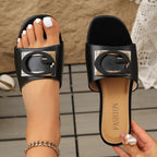 Damen modische Slides mit glänzender Schnallenapplikation R&B