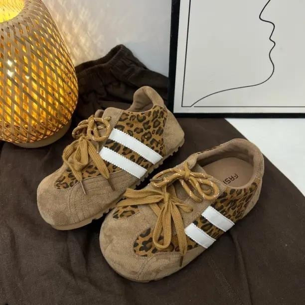 Damen modische Riemchen Sneaker aus Wildleder