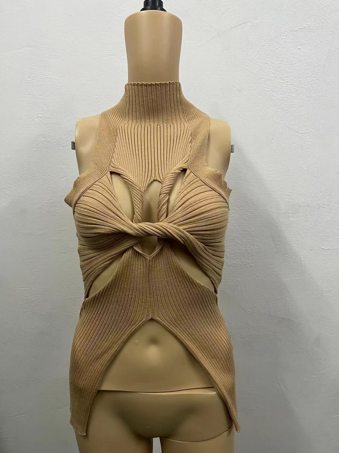 Damen figurbetontes Cut-Out Top mit hohem Kragen R&B