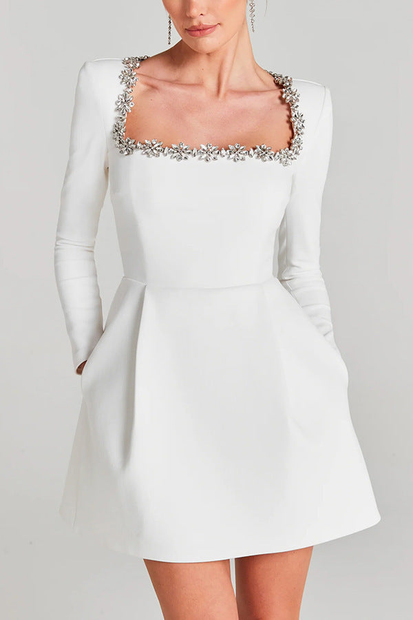 Damen Elegantes Samtkleid mit Blumenapplikationen und U-Boot-Ausschnitt R&B