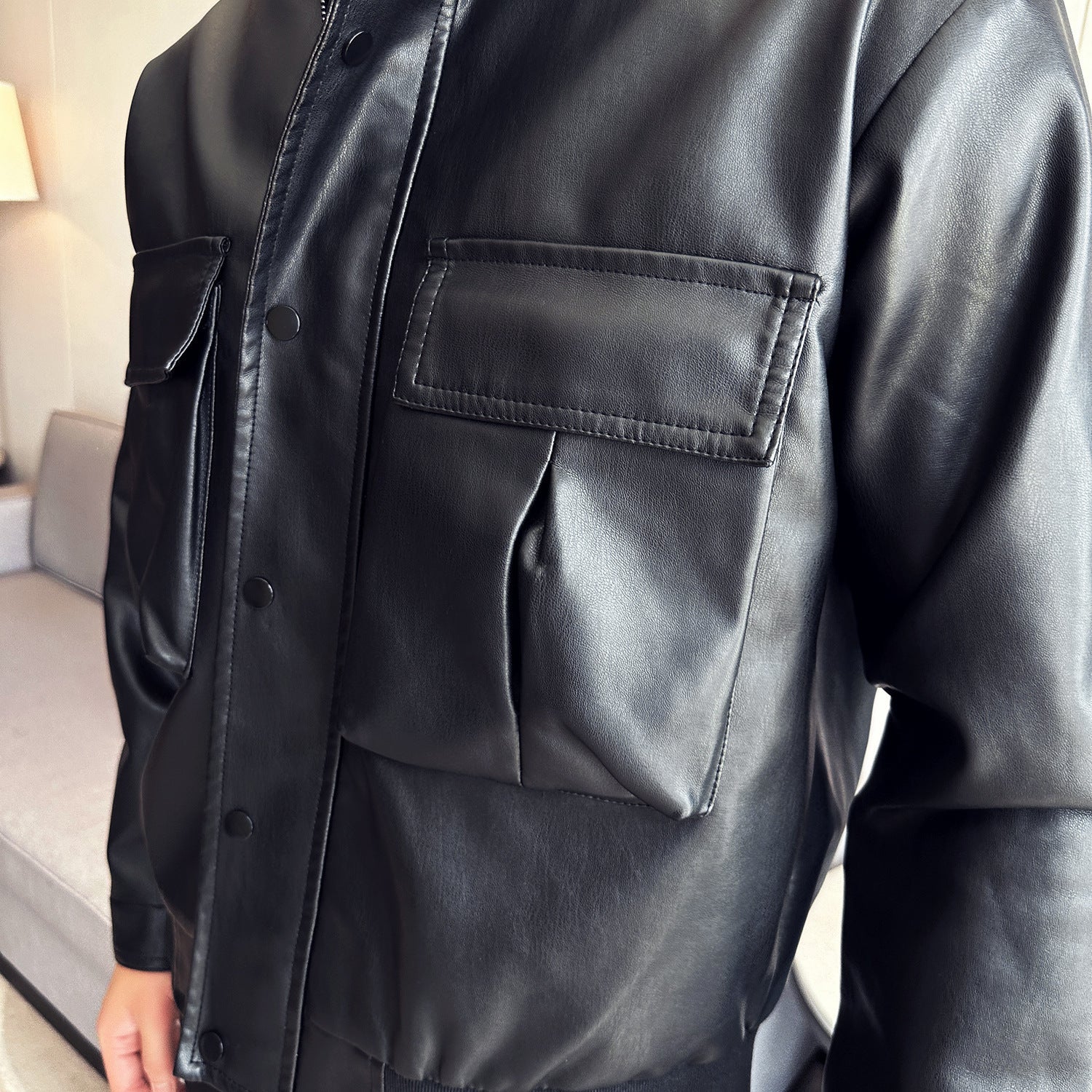 Herren Bikerjacke aus weichem Kunstleder mit praktischen Taschen und Stehkragen