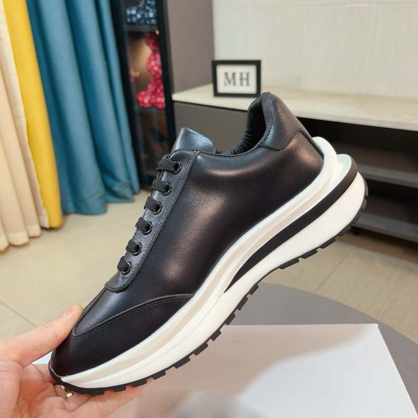Damen Sportliche Sneakers mit dämpfender Laufsohle und ergonomischem Design R&B