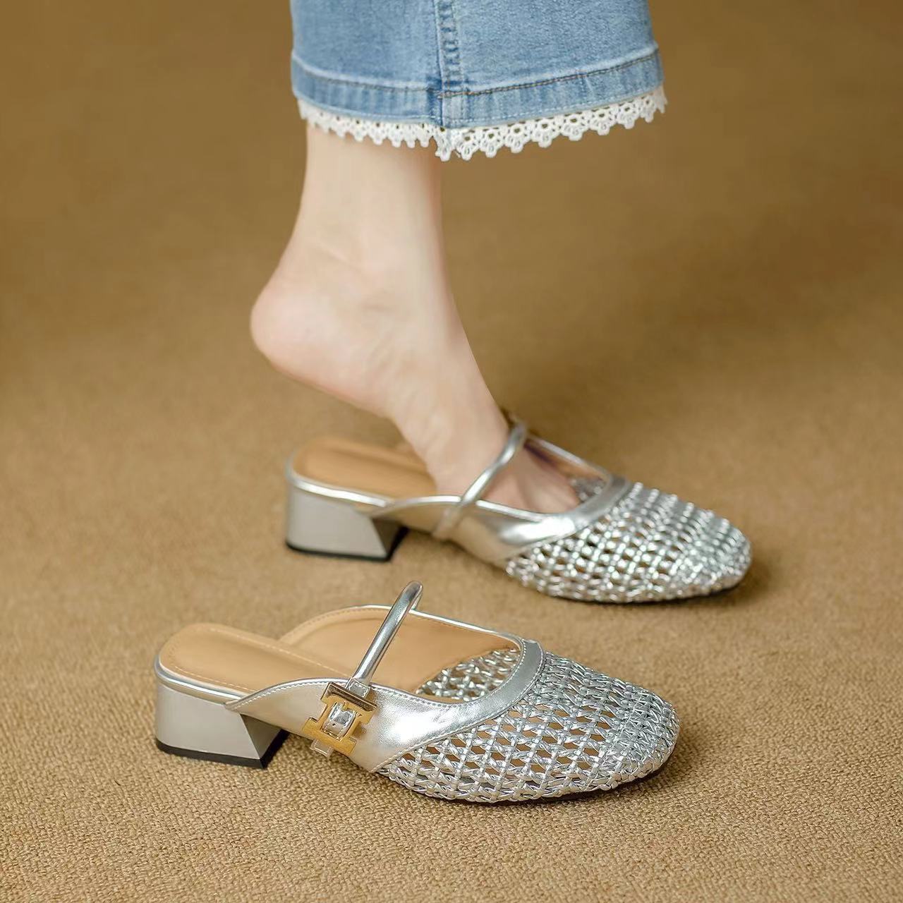 Damen modische Mules mit Glamourösen Details