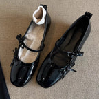 Damen Ballerina-Schuhe mit schimmernder Oberfläche und verspieltem Riemen
