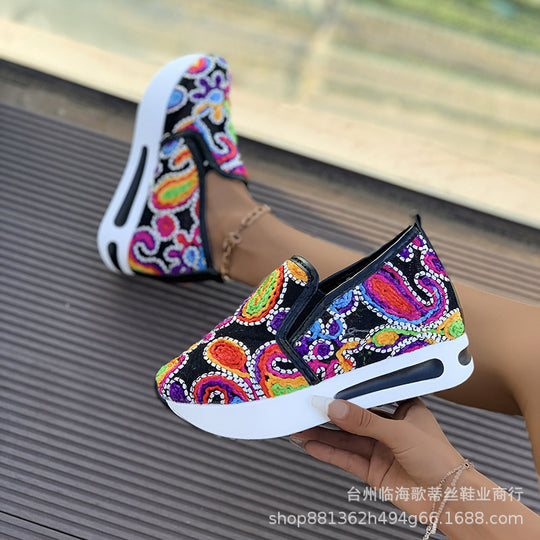 Damen modische Slip-On Sneakers mit buntem Stickdesign R&B