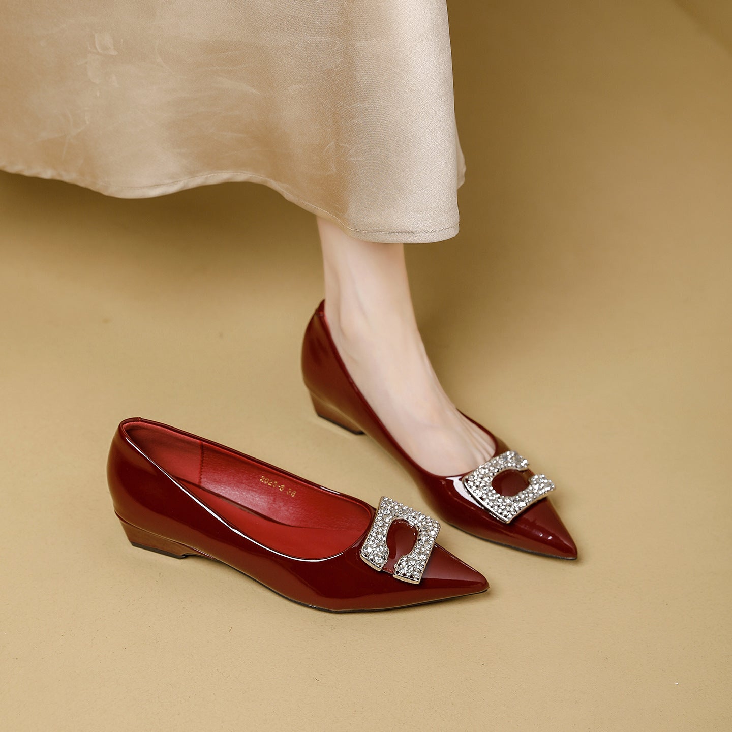 Damen spitze Ballerinas mit funkelnder Schmuckschnalle